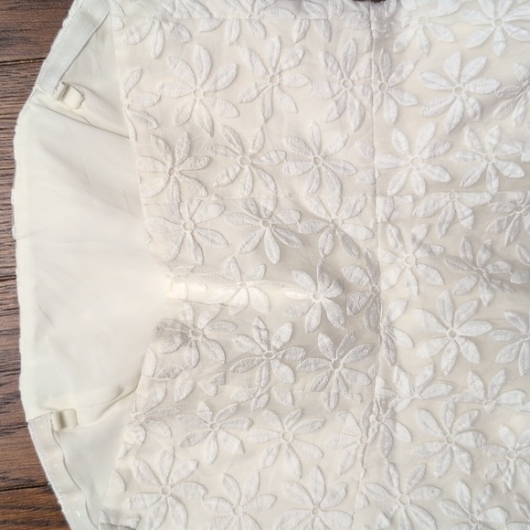 Badgley Mischka - Elegant White Floral Strapless Dress - Picture 7 of 7